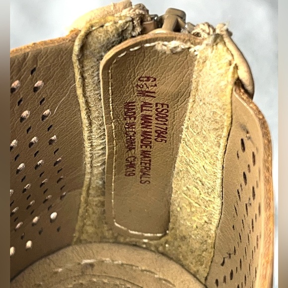 Eurosoft by Sofft Women's Tan Perforated Sandals Slip-On Flats w/ Zipper Sz 6.5 - Picture 4 of 11